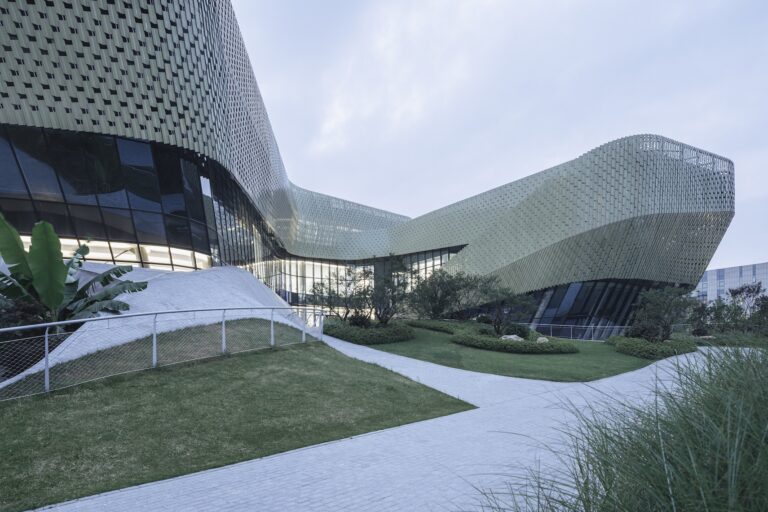 China urban planning exhibition center by playze