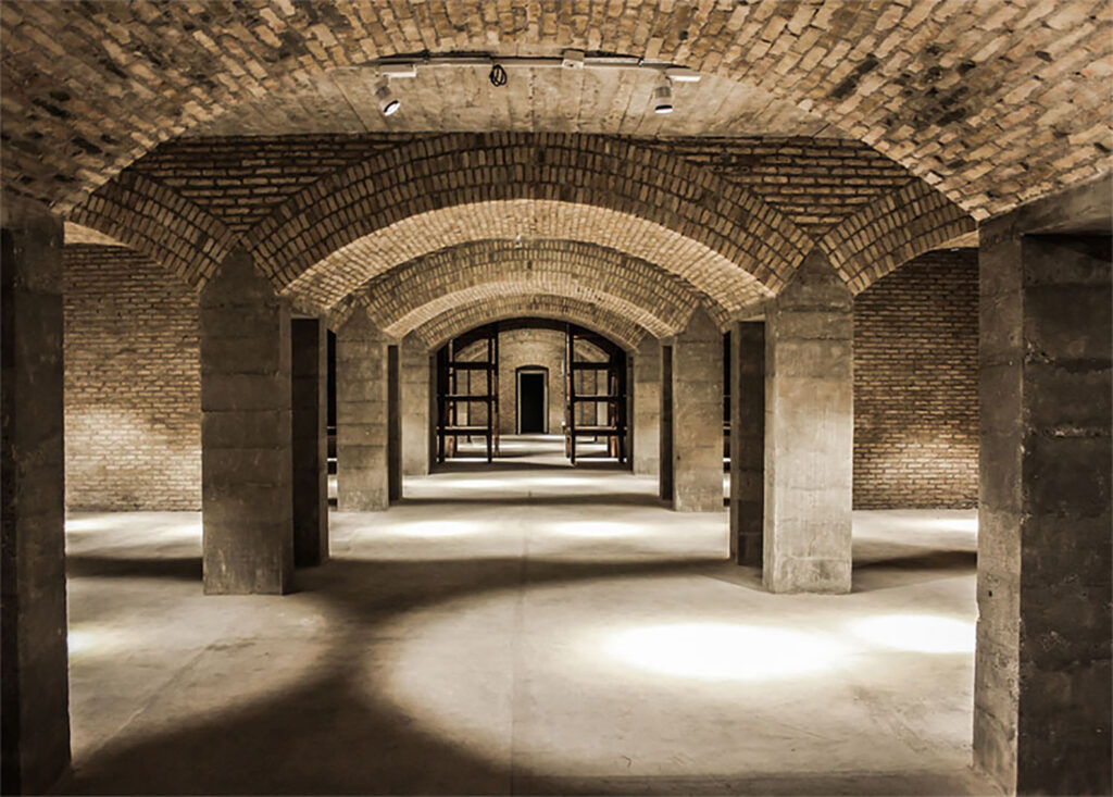 نمای داخلی ساختمان قدیمی بانک تجارت – پس از مرمت