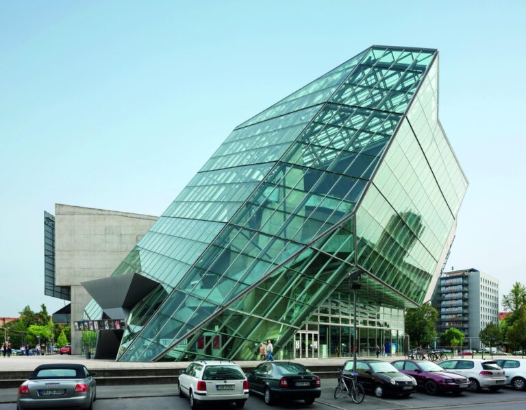 مجتمع سینمای یو اف ای (UFA Cinema Center)