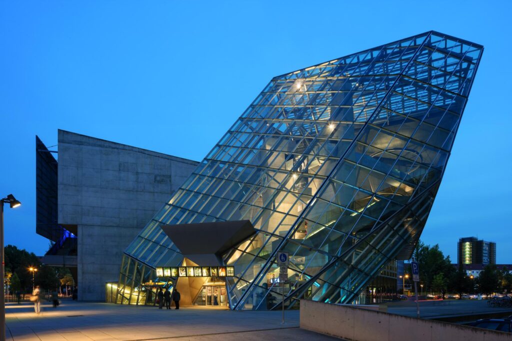 مجتمع سینمای یو اف ای (UFA Cinema Center)