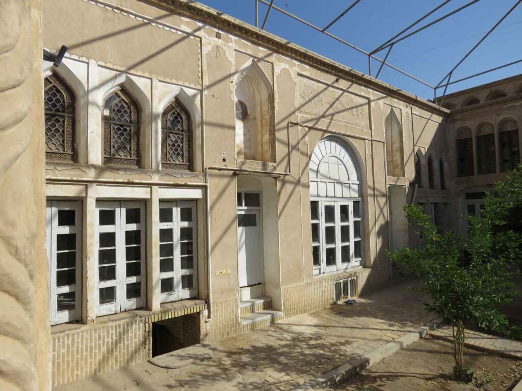 مرمت خانه شهید صدوقی