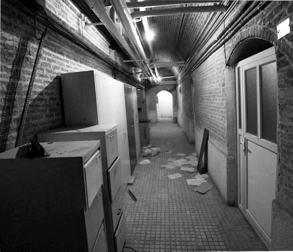 نمای داخلی قبل از مرمت و احیاء بانک شاهی (تجارت)