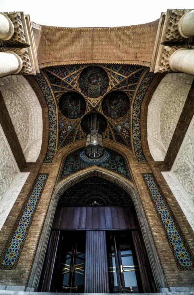 تزئینات به کار رفته در ساختمان قدیمی بانک تجارت