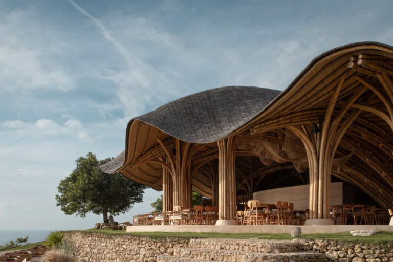 رستوران صدف | Shell Restaurant در بالی — نماد معماری پایدار