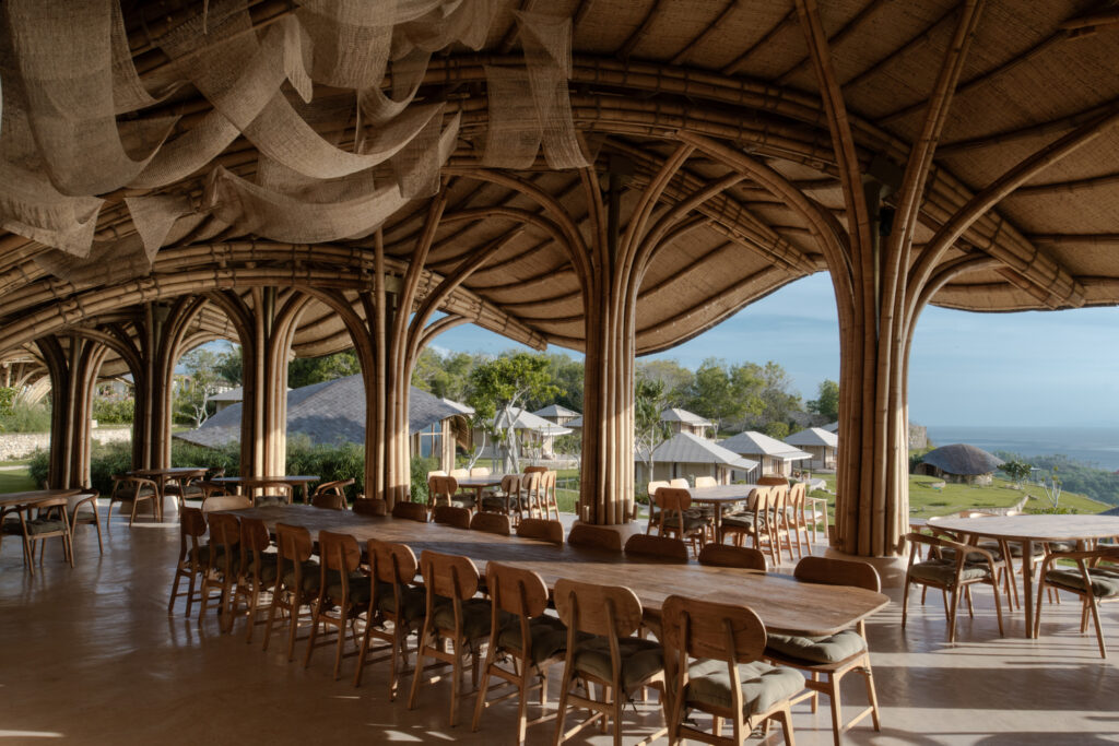 رستوران صدف | Shell Restaurant در بالی — نماد معماری پایدار