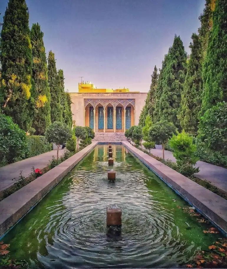 آرامگاه صائب تبریزی، باغ مقبره صفوی